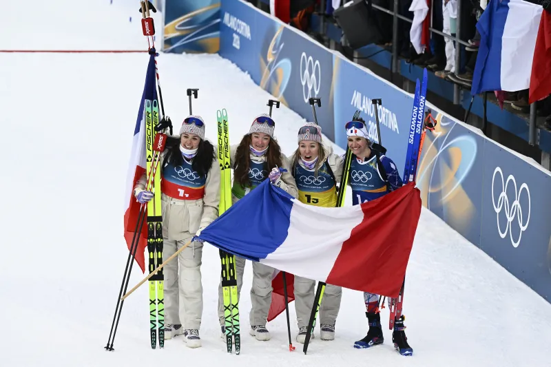 L&rsquo;OR EN RELAIS FÉMININ DE BIATHLON ET LE RECORD DE TITRES OLYMPIQUES AUX JO D&rsquo;HIVER